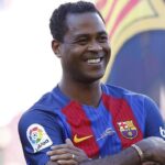 Patrick Kluivert Risueno Antes Del Partido Del Barca Legends Ante Manchester United Del Viernes 1498927483787